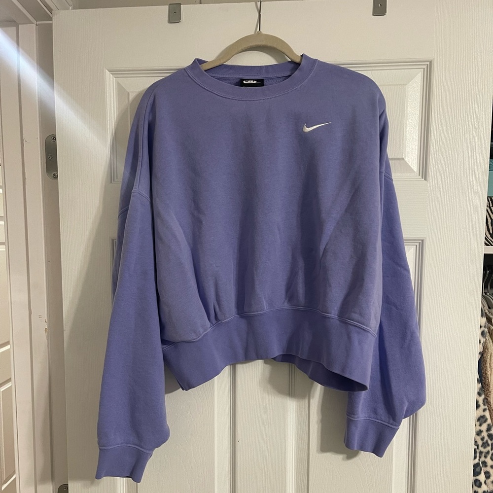 Nike essentials sweatshirt